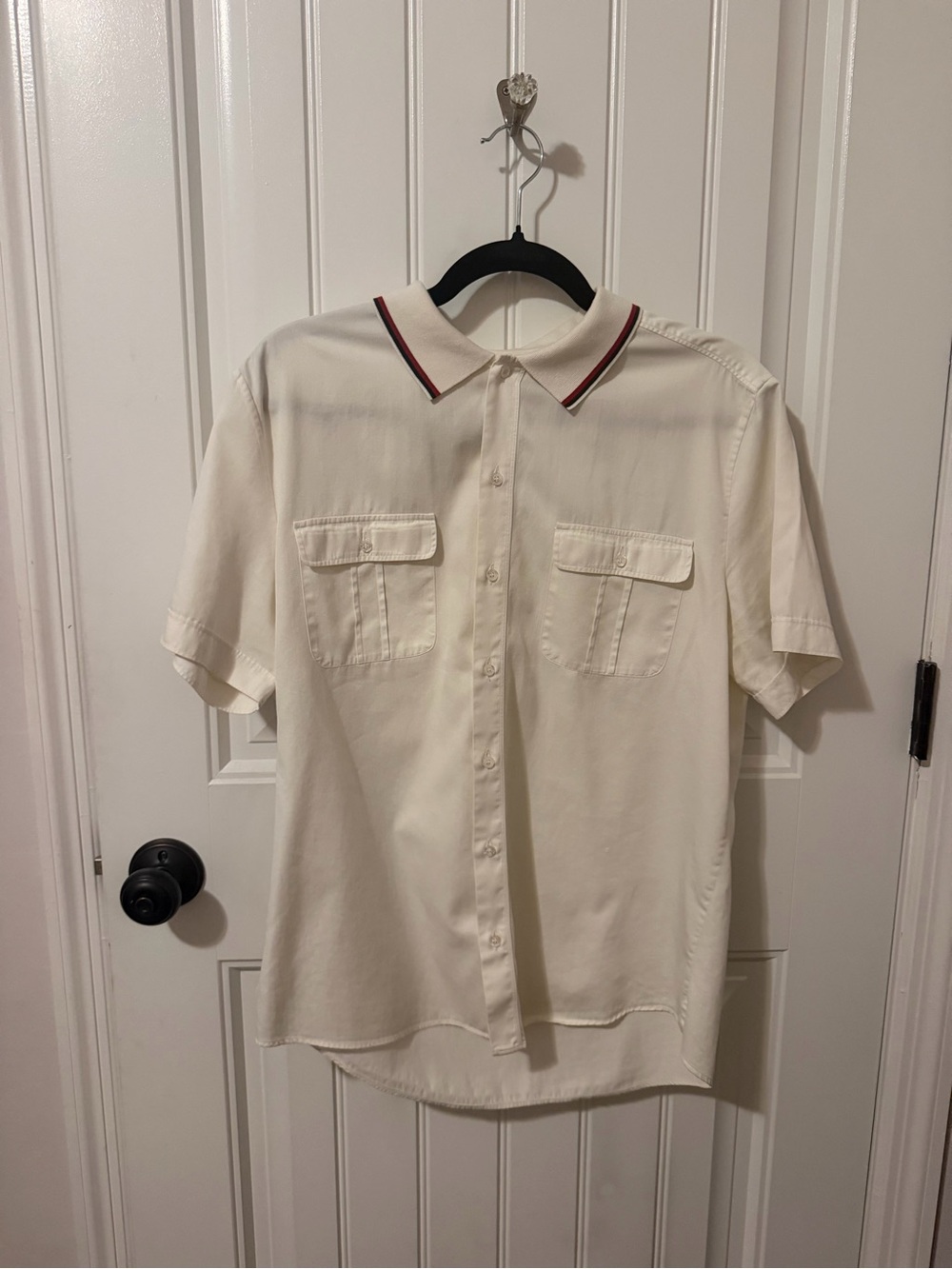 Gucci double pocket, short-sleeve button-down shirt. Size large. Like new!